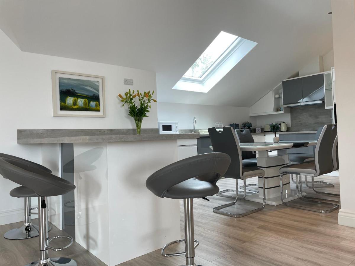 Lough Key Luxury Riverfront Apartment Cootehall Exteriör bild