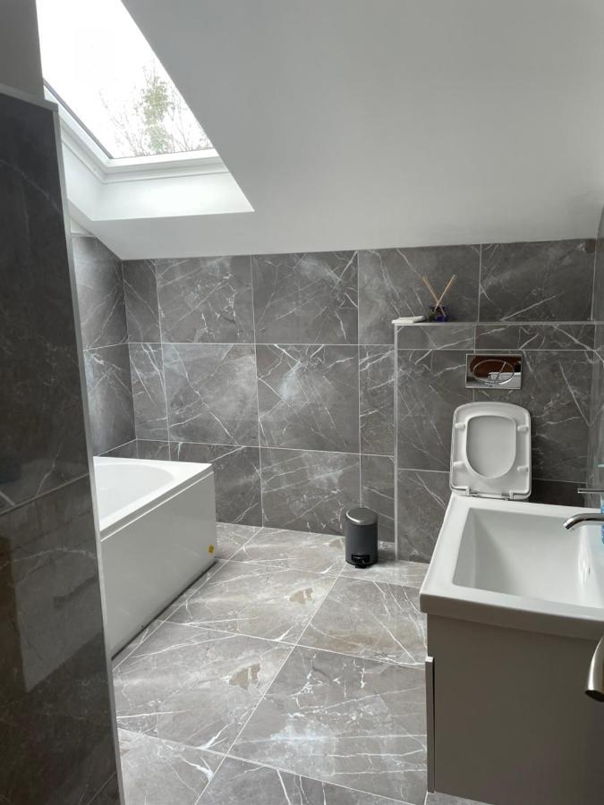 Lough Key Luxury Riverfront Apartment Cootehall Exteriör bild