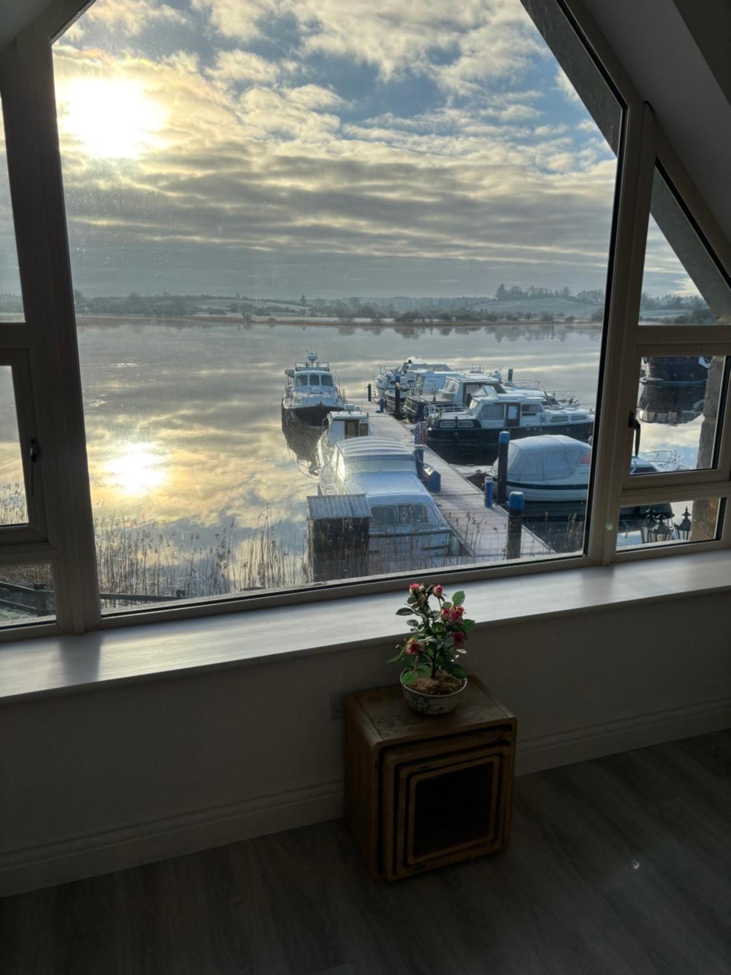 Lough Key Luxury Riverfront Apartment Cootehall Exteriör bild
